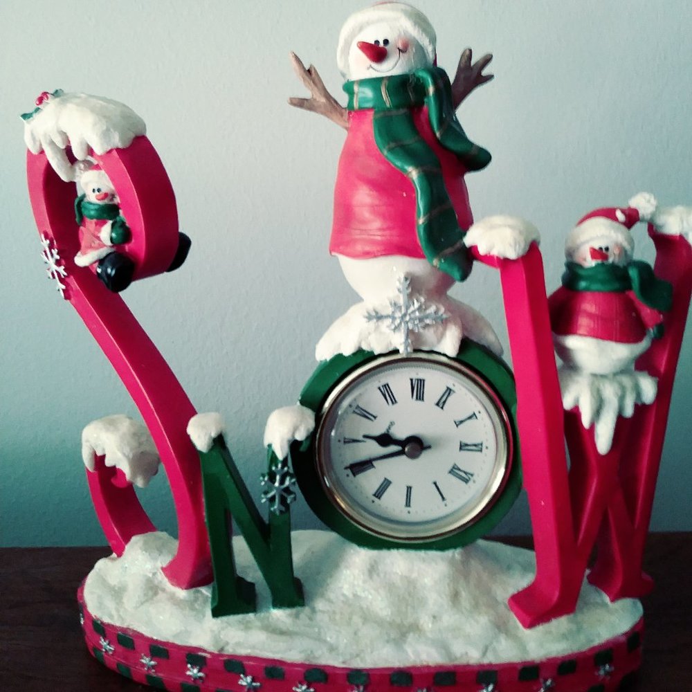 CHRISTMAS SNOWMENS SNOW CLOCK - QUARTZ